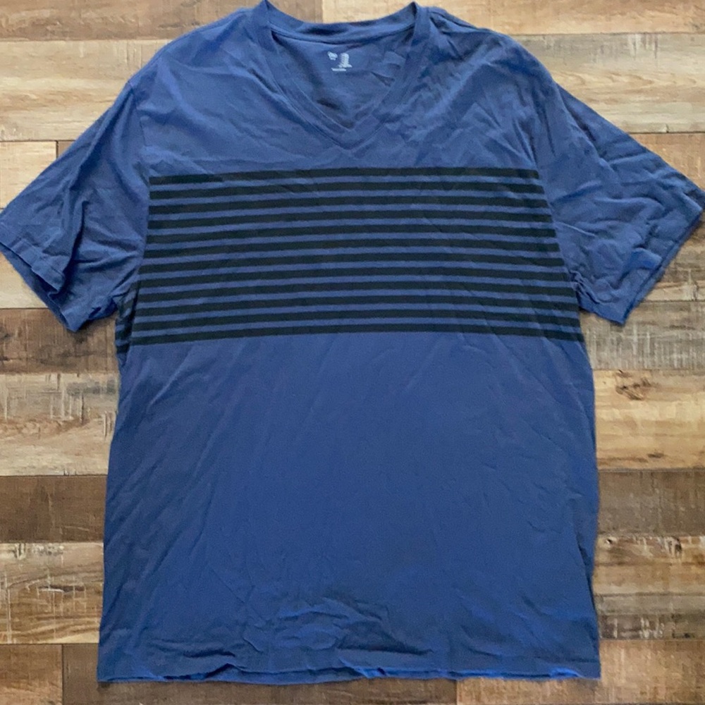 Heathered blue striped gap v-neck t shirt